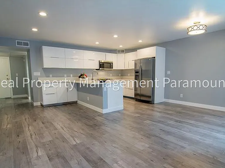 2700 Cahuenga Blvd E #1306 — Photo 2