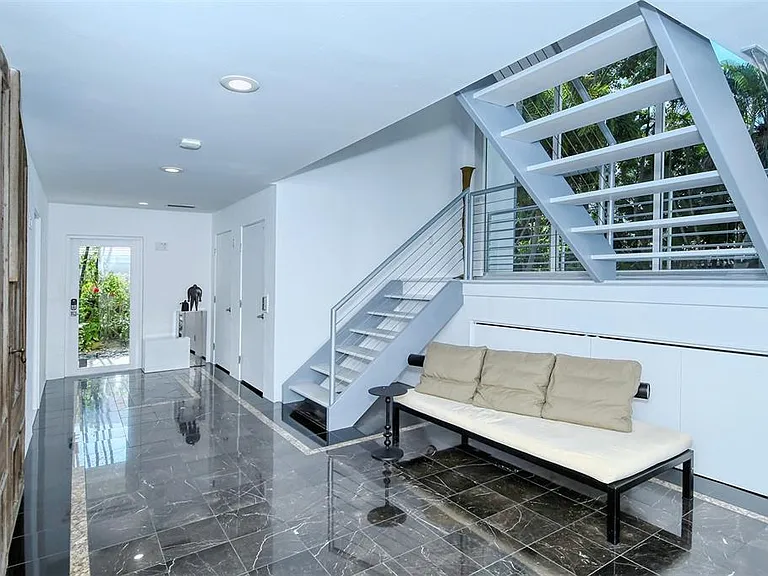 213 N Washington Dr — Photo 69