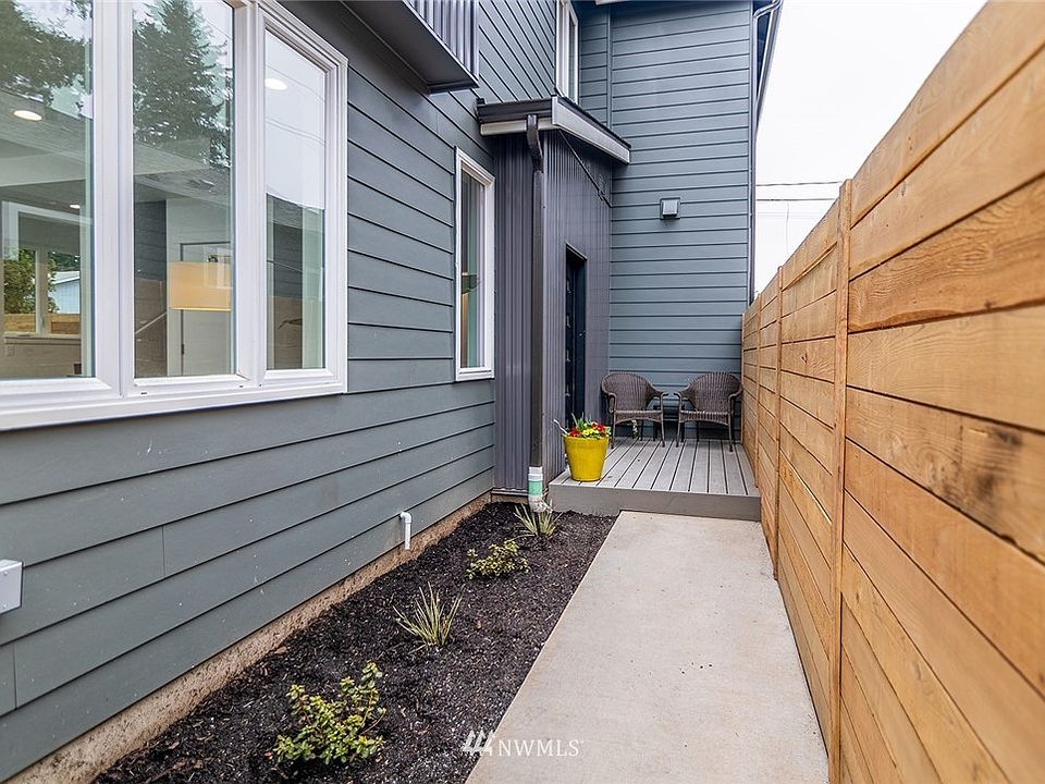 1st image of 12038 #B 5th Avenue NE #2