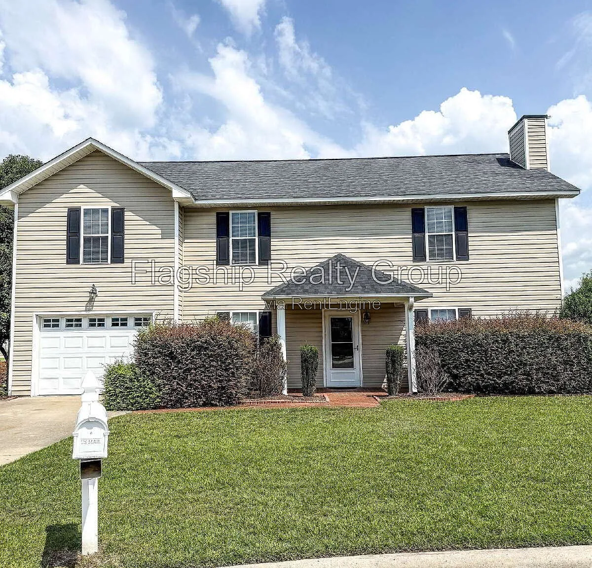 4 bed, 2.5 bath, 2137 sqft, $2,100 — Photo 4