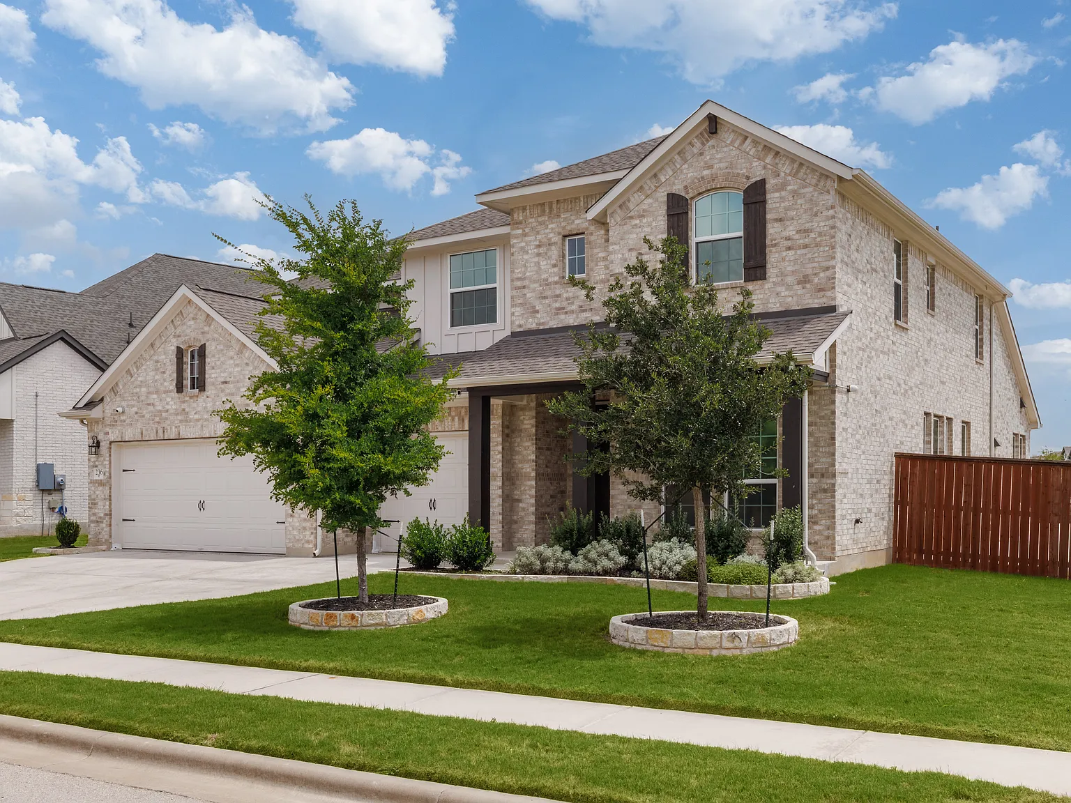 5 bed, 3672 sqft, $4,000 — Photo 2