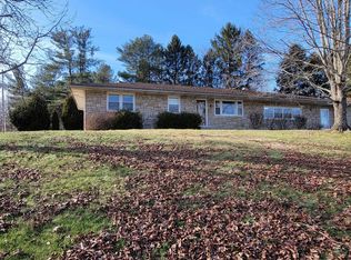 8105 Rolling Hills Dr, Athens, OH 45701