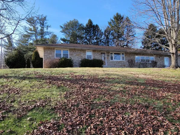 8105 Rolling Hills Dr, Athens, OH 45701