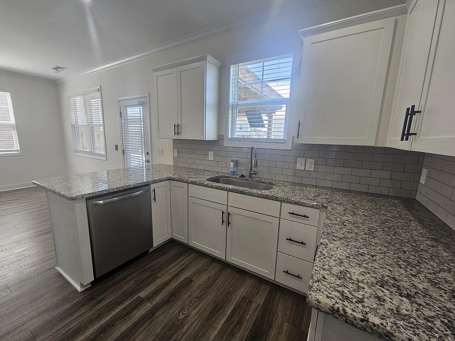 4 bed, 1676 sqft, $2,650 — Photo 4