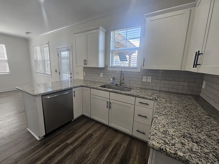2123 Blue Bonnet Cir — Photo 4