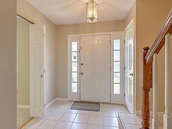 3rd image of 509 Torrington Ct
