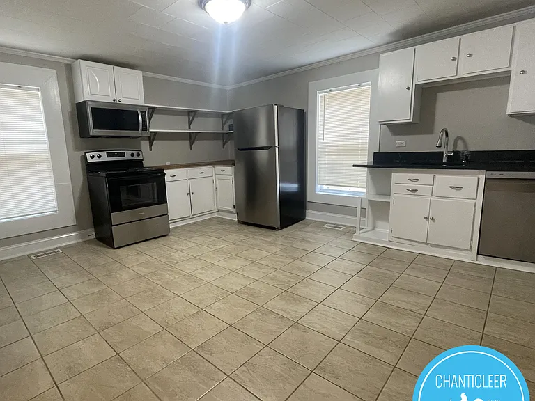 1604 E Main St — Photo 5