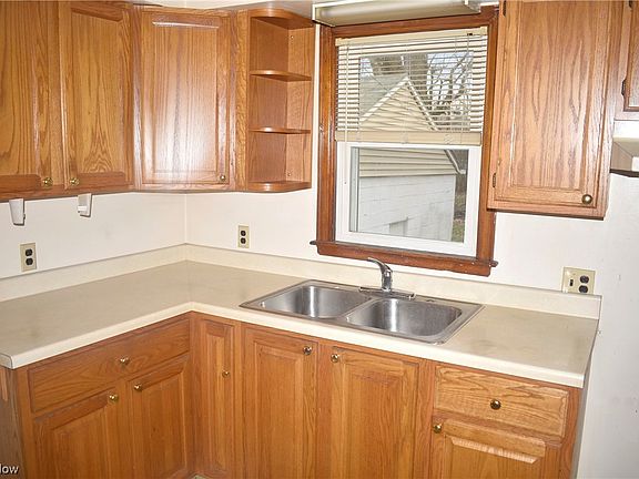 5th image of 739 Comstock St NW