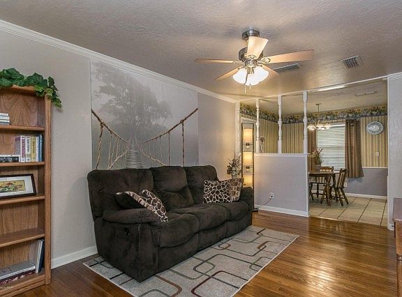 2nd image of 3520 Meadow Dr