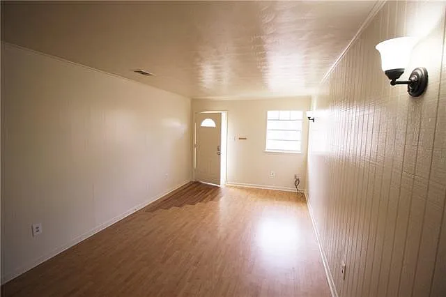 2 bed, 1.0 bath, 1100 sqft, $1,375 — Photo 4