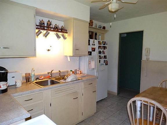3rd image of 419 Silverlake Ave