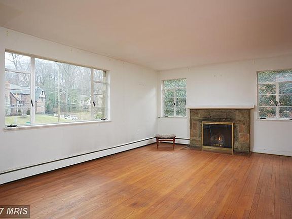 4th image of 8502 Whittier Blvd