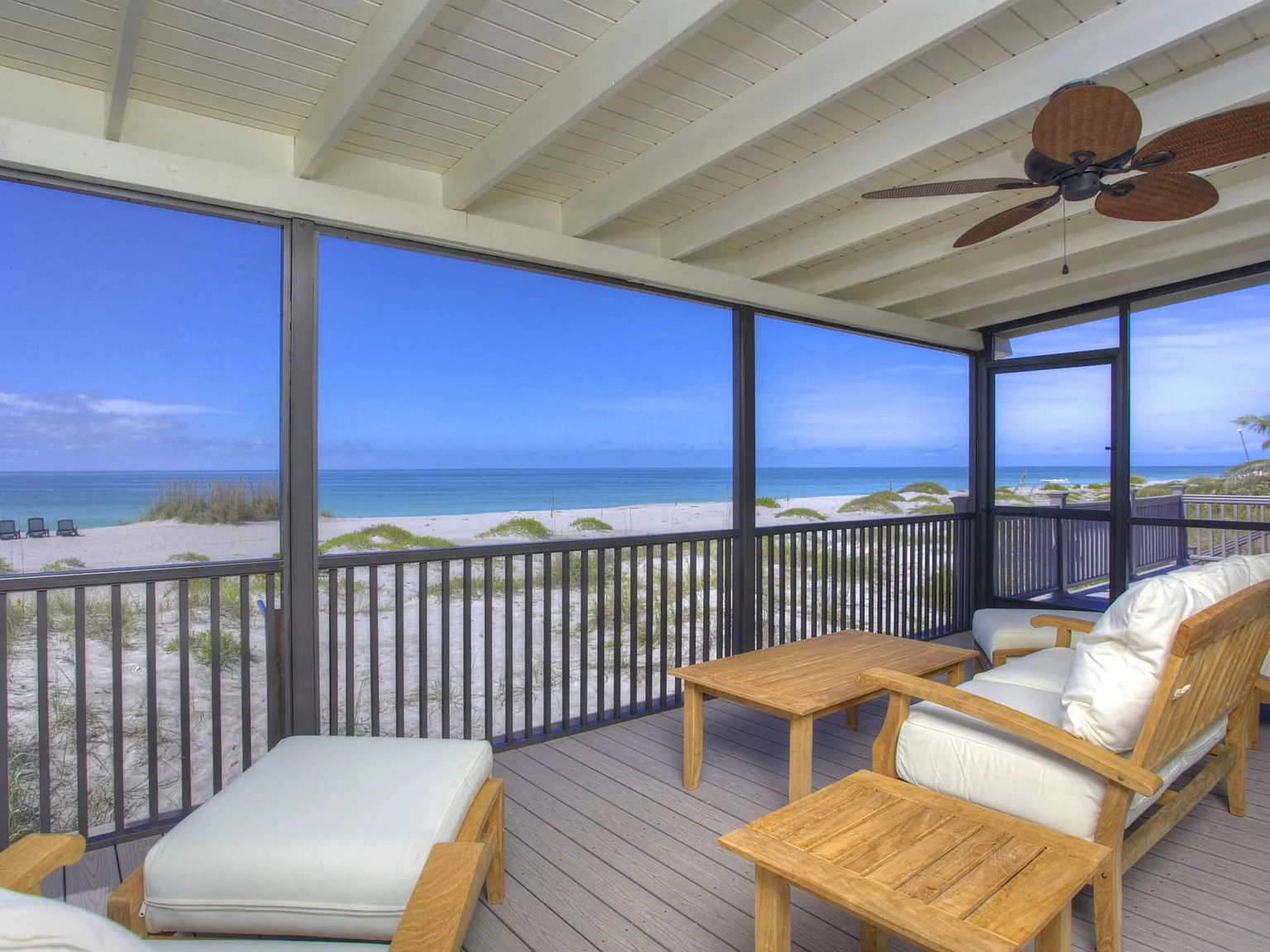 2833 Gulf Of Mexico Dr — Photo 3
