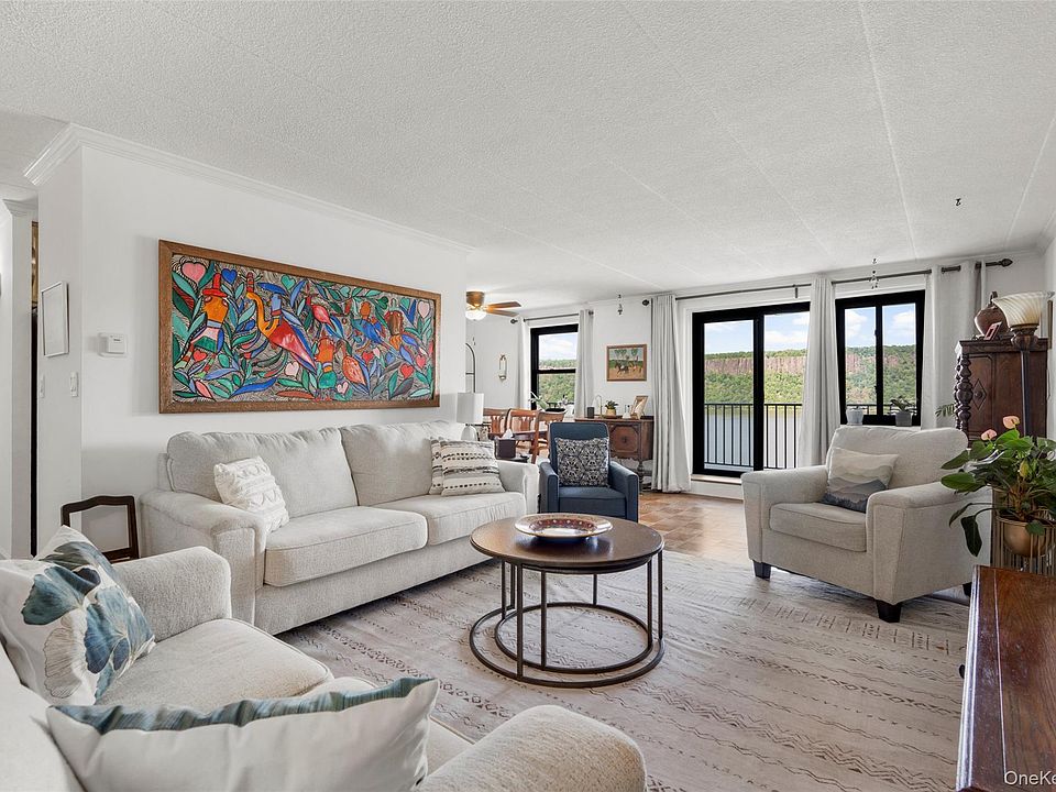 1st image of 1085 Warburton Avenue #425