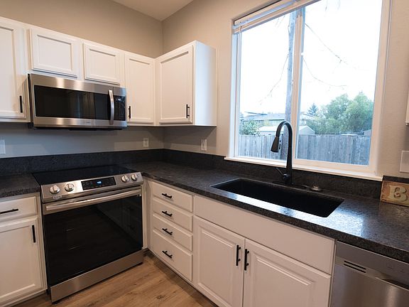2nd image of 7133 SE Westcott Ln