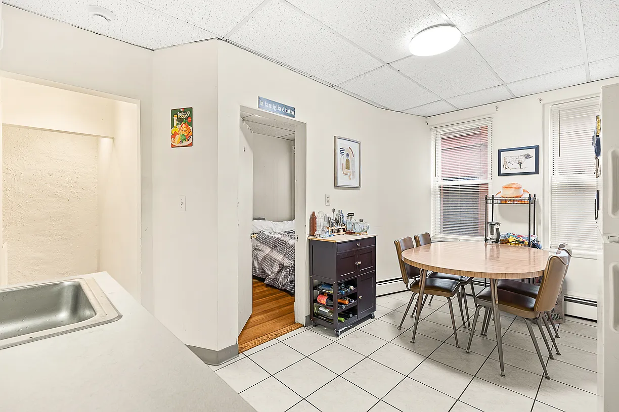 3 bed, 900 sqft, $3,600 — Photo 4