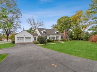 22 Holbrook Ln, Briarcliff Manor, NY 10510