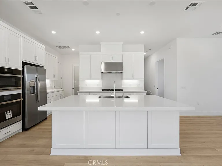 141 Dolores — Photo 11