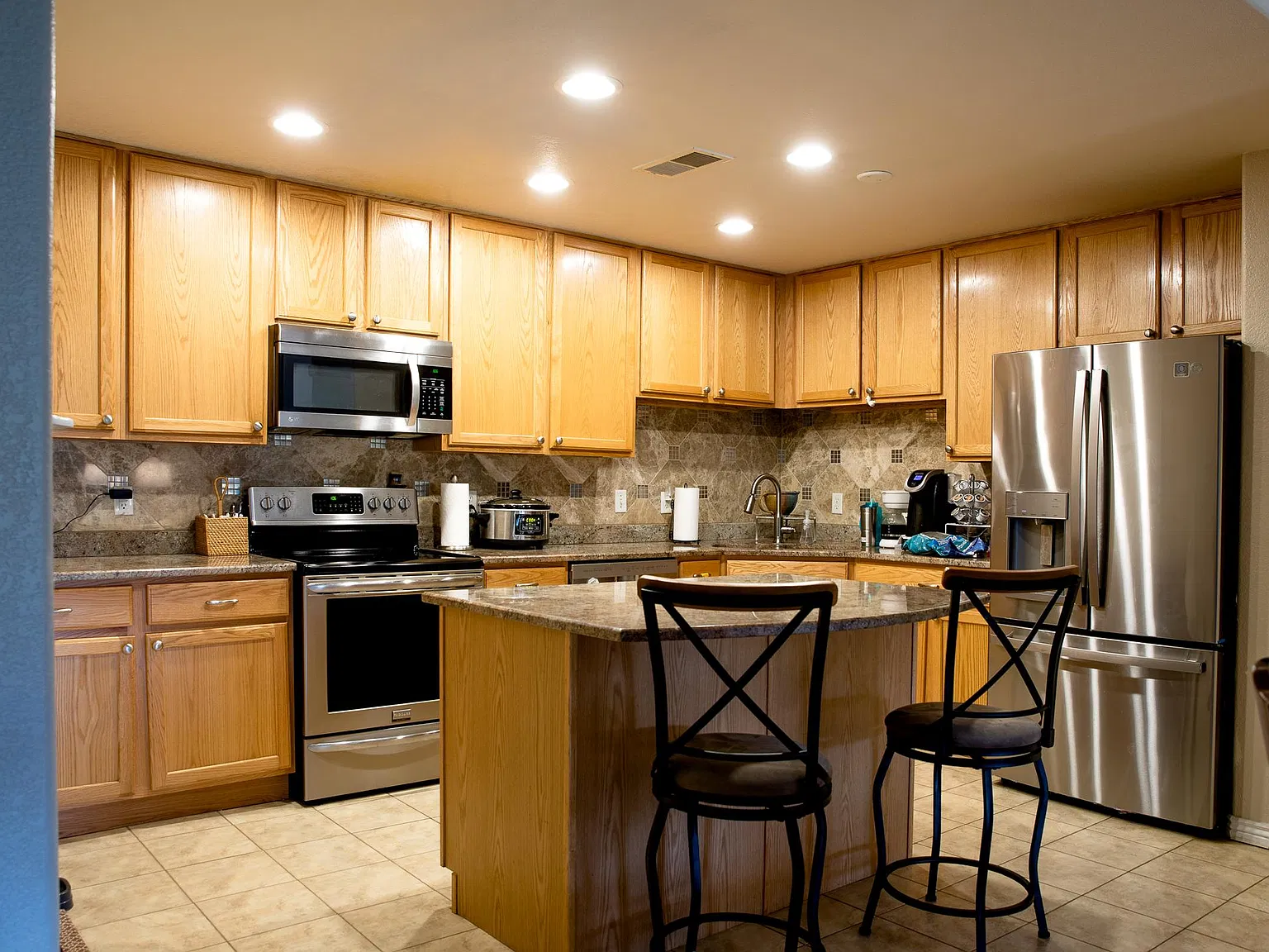 3 bed, 1587 sqft, $2,490 — Photo 2