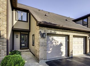 1634 Pebble Beach Dr, Hoffman Estates, IL 60169