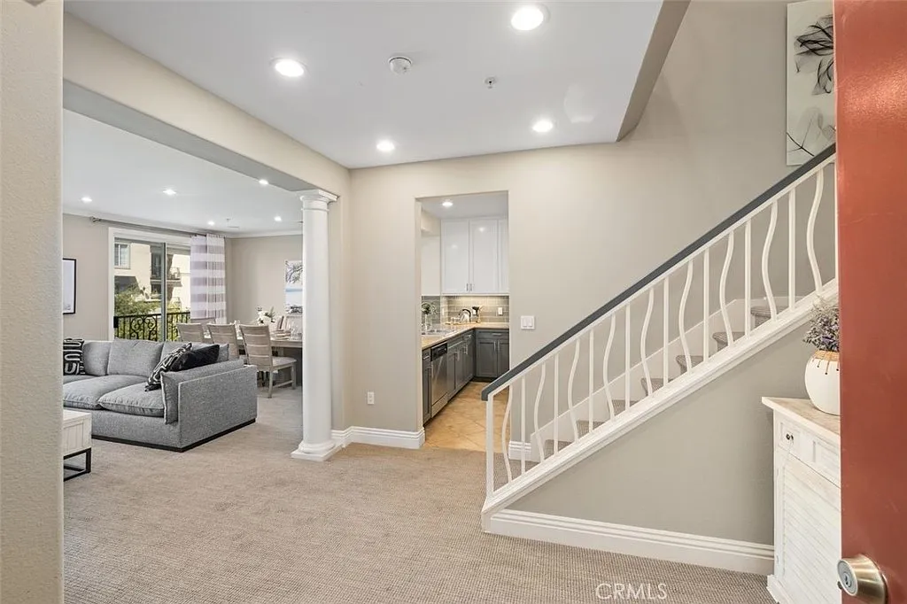 2 bed, 2.5 bath, 1523 sqft, $4,500 — Photo 2