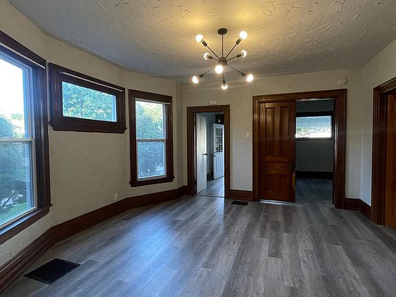2nd image of 12 Oxford Ave