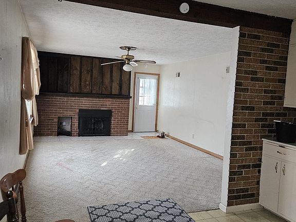 5th image of 400 Lincoln Ave
