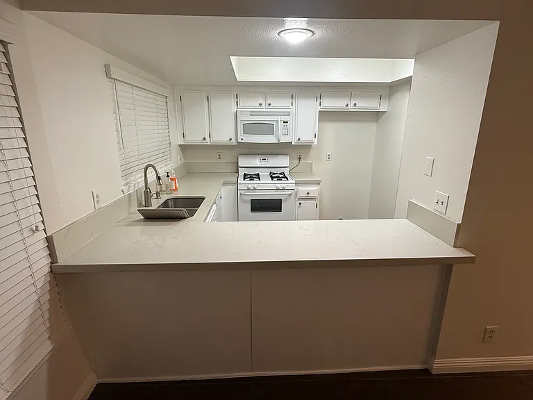 4201 W 5th St #105 — Photo 12