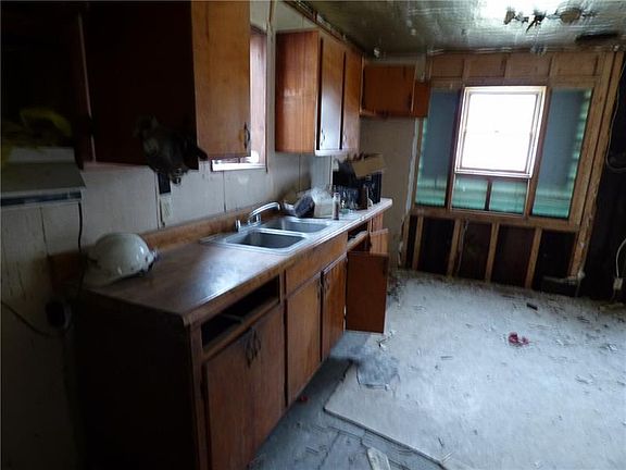 5th image of 123 S Hazen Ave