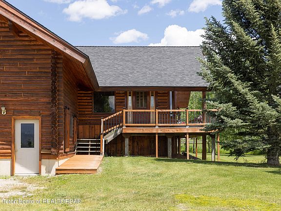 2nd image of 17 Misty Meadows Ln