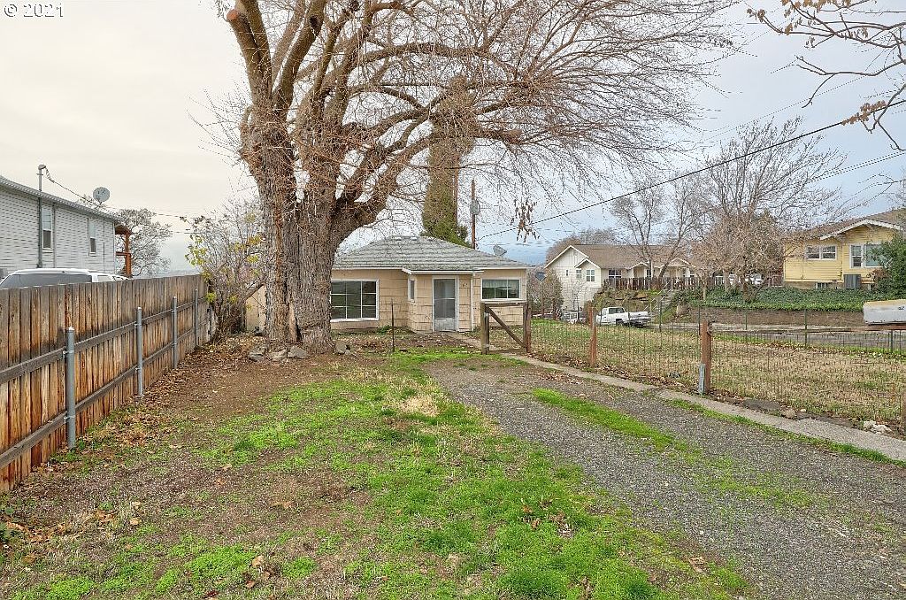 1425 E 11th St, The Dalles, OR 97058 Zillow