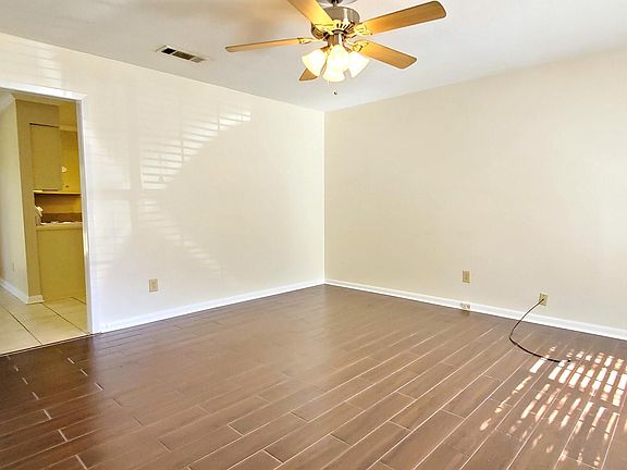 3rd image of 4205 Yosemite Dr