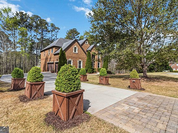 4th image of 2704 Ivy Cir
