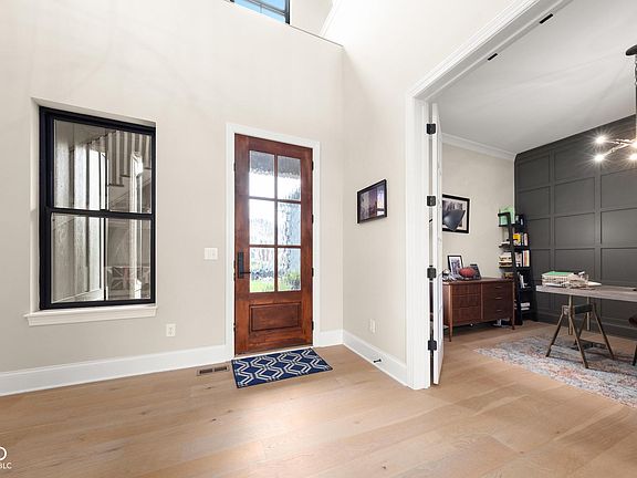 3rd image of 15994 Oak Park Ln