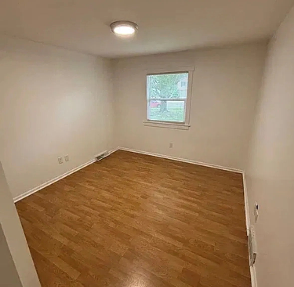 4 bed, 1.5 bath, 1600 sqft, $1,950 — Photo 4