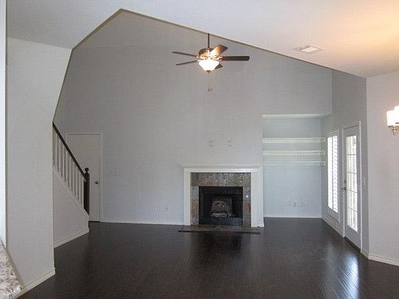 Family Room w/Fireplace