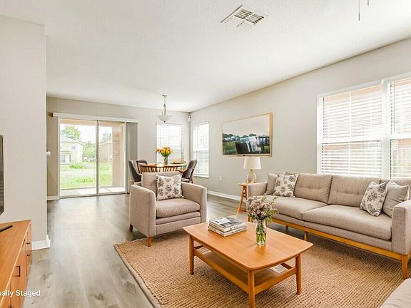 4th image of 10847 Kensington Park Ave