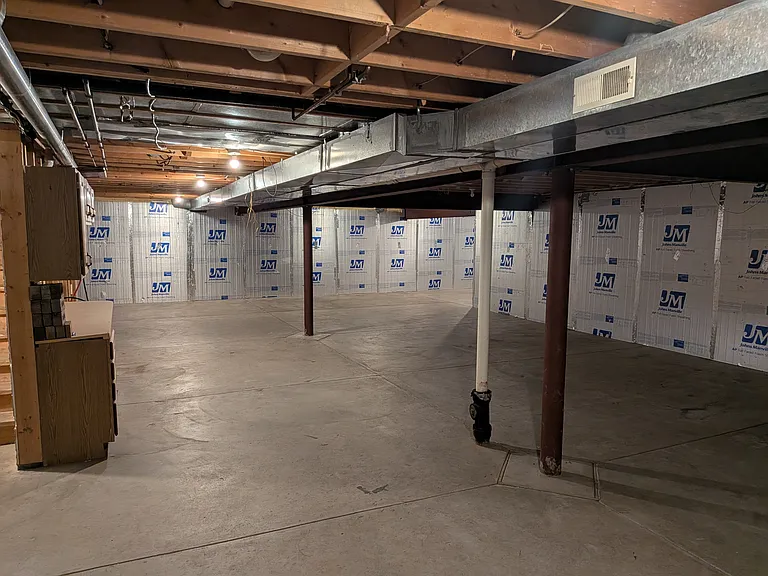 Full Unfinished Basement