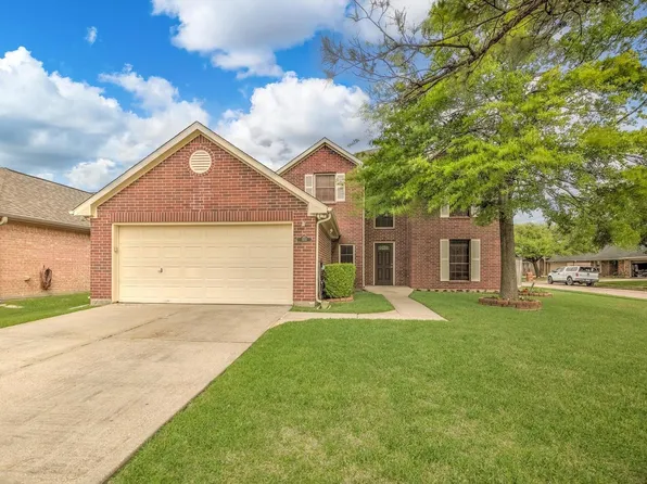 1102 Glenmeadows Dr, La Porte, TX 77571