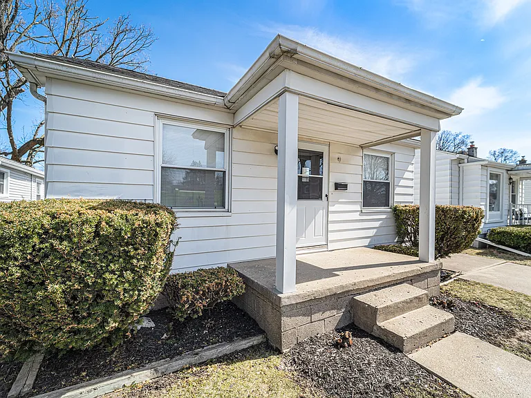 3335 Williams St — Photo 2