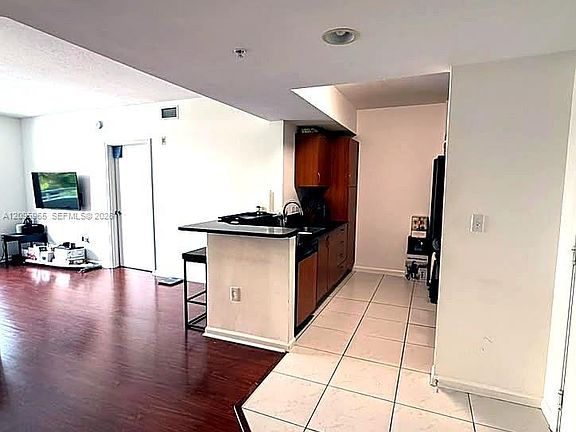 3rd image of 2775 NE 187th St APT 225