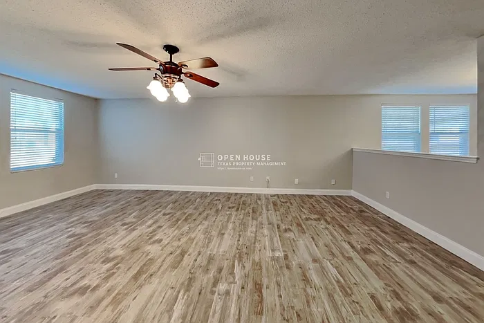 3 bed, 2.0 bath, 1890 sqft, $1,975 — Photo 4