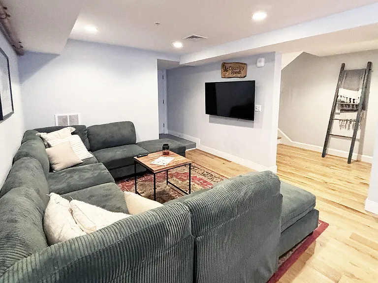 335 Maverick St #1 — Photo 12
