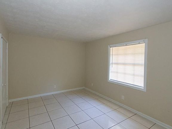5th image of 107 Burkshire Ct