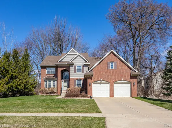 1484 Trailside Blvd, Wixom, MI 48393