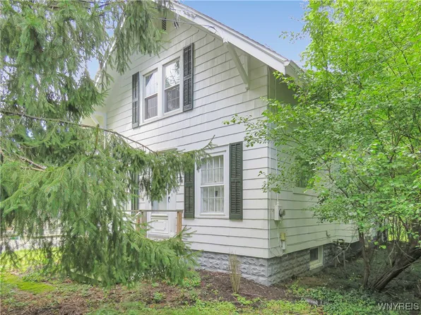 274 North St, East Aurora, NY 14052