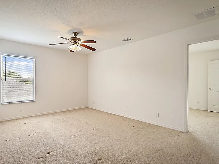 617 SE Karrigan Ter — Photo 25