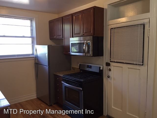 1st image of 3548 N Oakley Ave #2