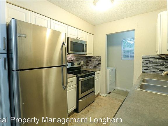 5th image of 1220 Southport Dr APT D