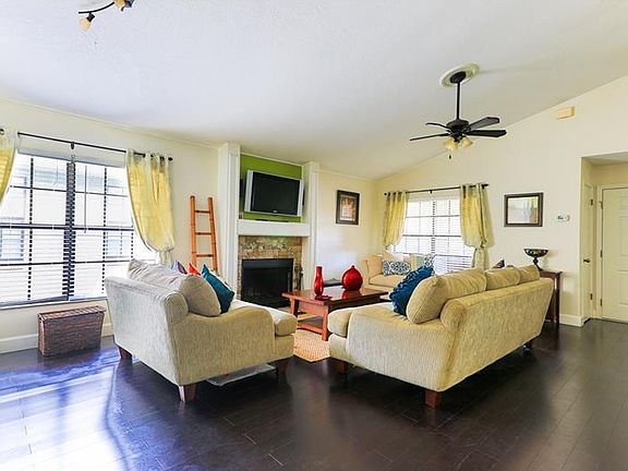 4th image of 1465 Hyde Park Dr